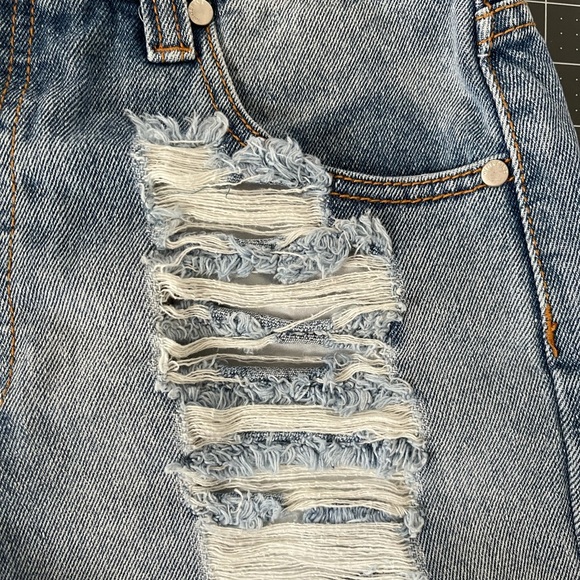 MINKPINK Light Wash Blue Slasher Denim Shorts L - Picture 7 of 13